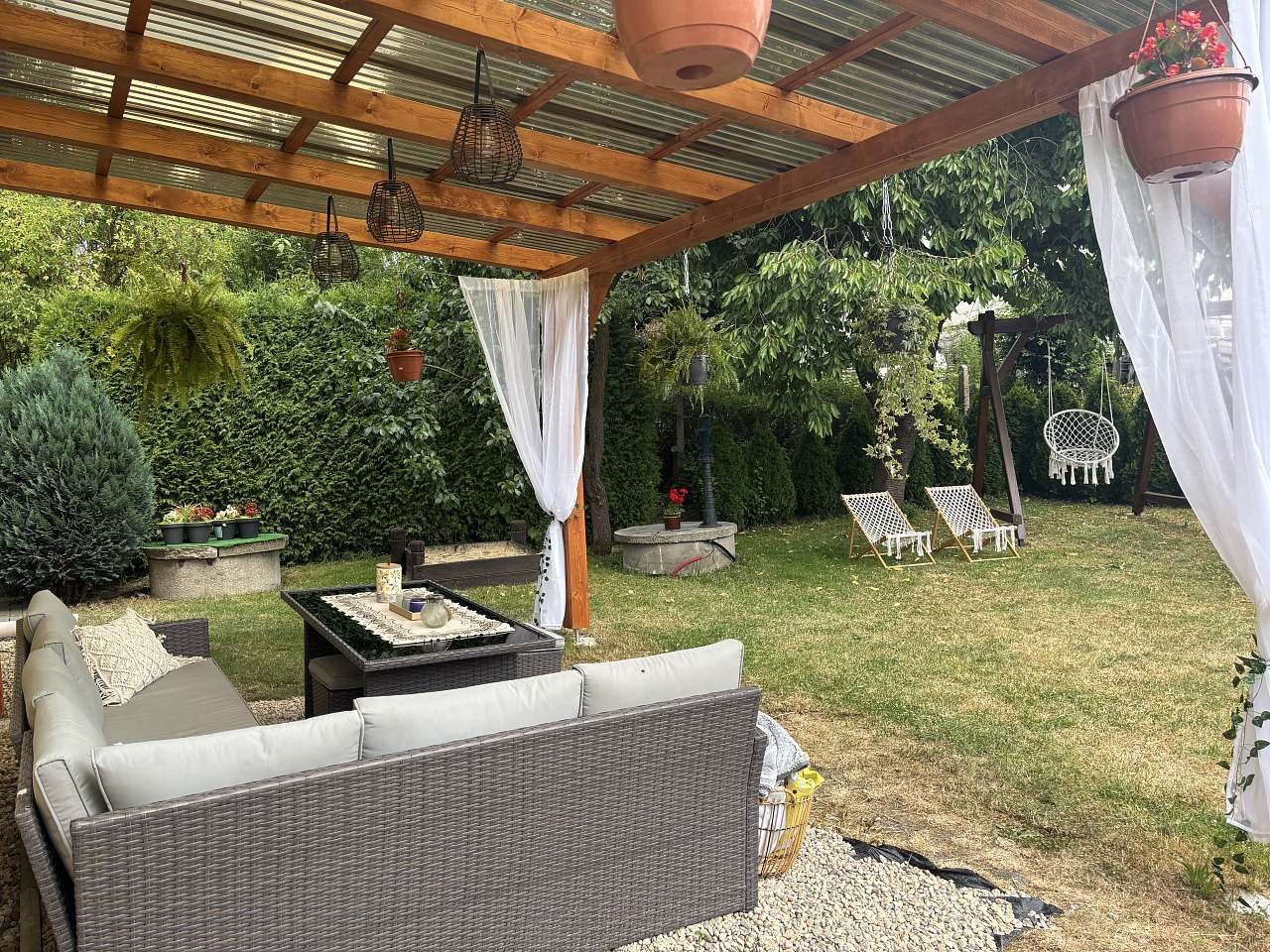 Pergola s venkovním posezením